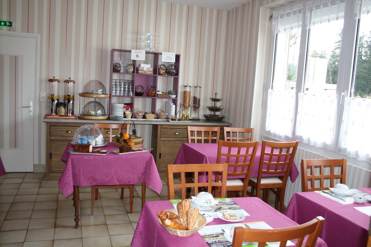Hotel Restaurant Le Grillon Chambon-sur-Lac Exteriér fotografie
